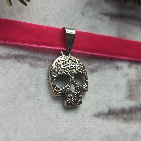 🩷 Skull Choker - Picture 3 of 3
